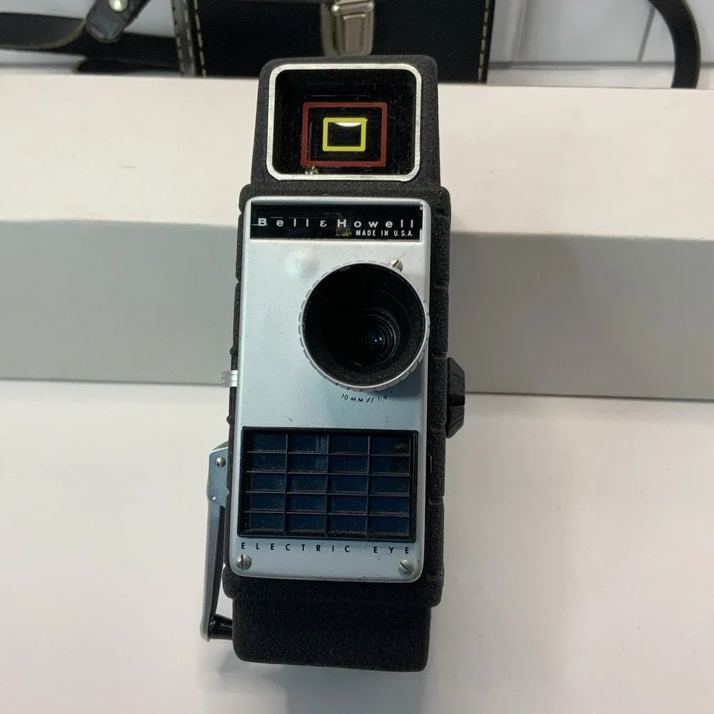 Bell & Howell Vintage 8mm Movie Camera Electric Eye with Case untested